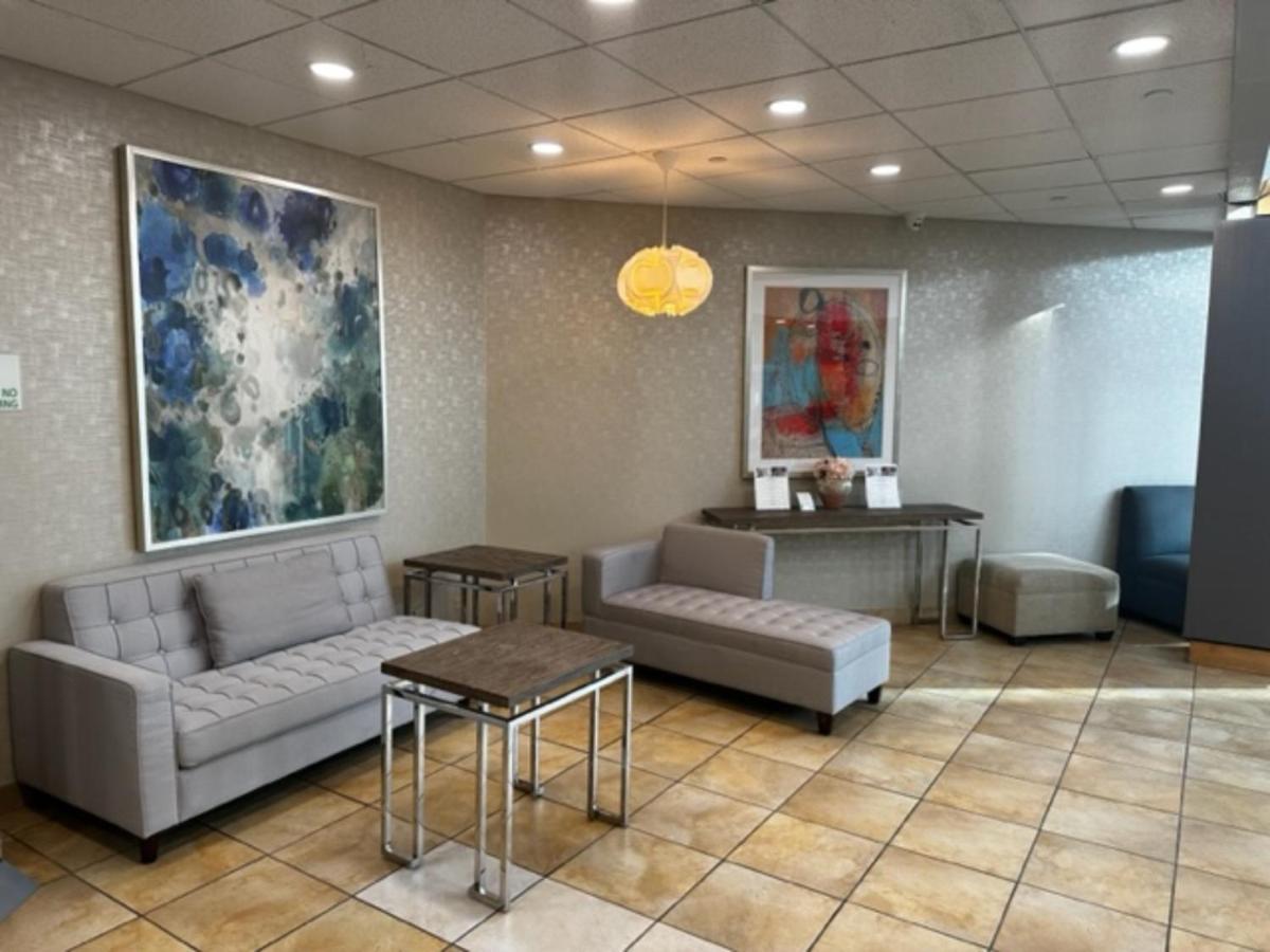 Holiday Inn Chicago - Elk Grove, An Ihg Hotel Elk Grove Village Bagian luar foto
