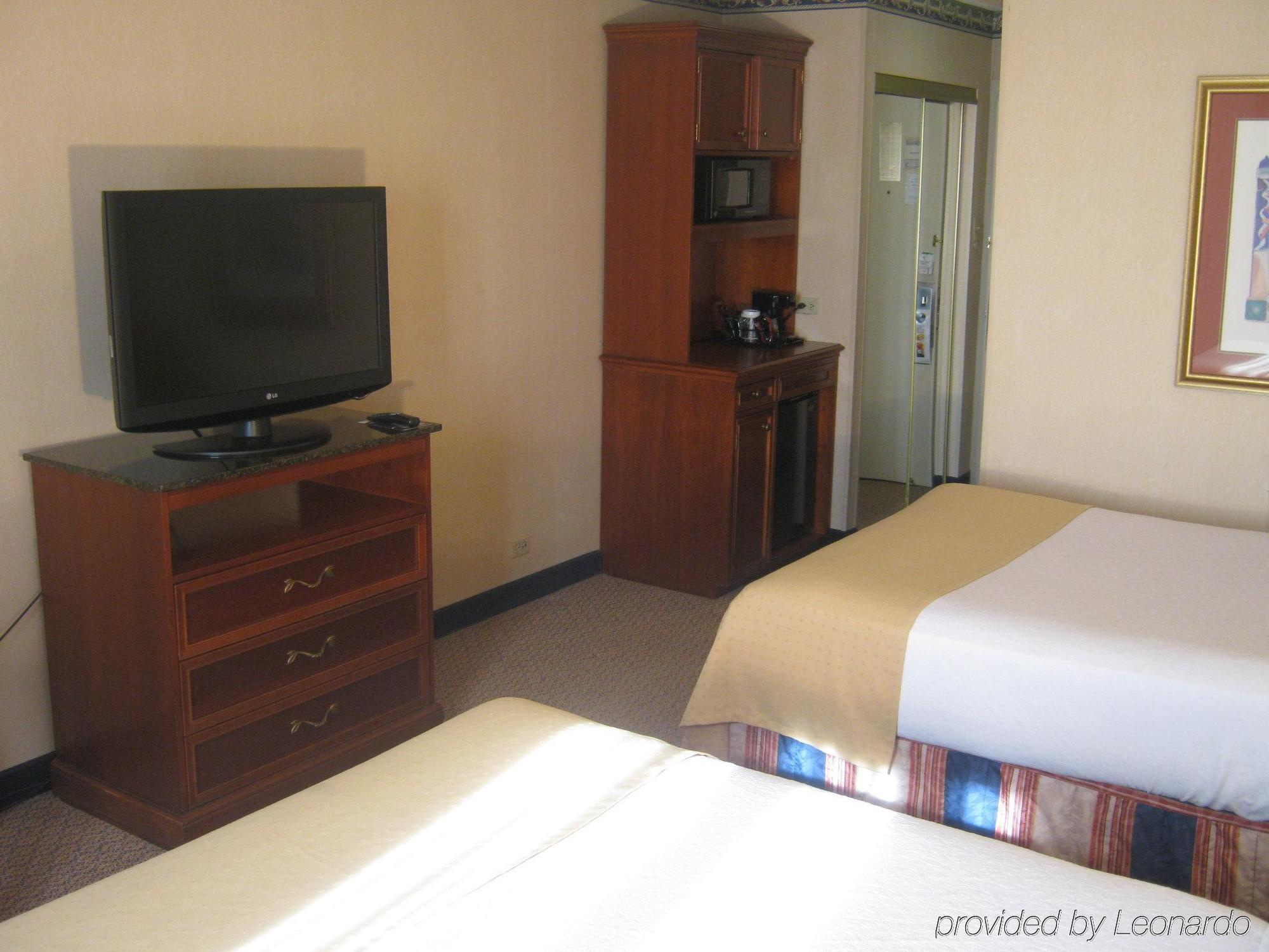 Holiday Inn Chicago - Elk Grove, An Ihg Hotel Elk Grove Village Bagian luar foto